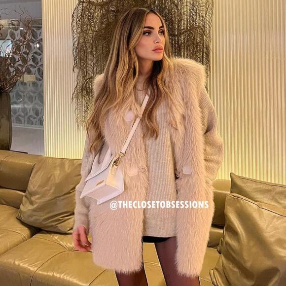 ZARA Faux Fur Toggle Vest NWT 🤍 - Picture 8 of 16